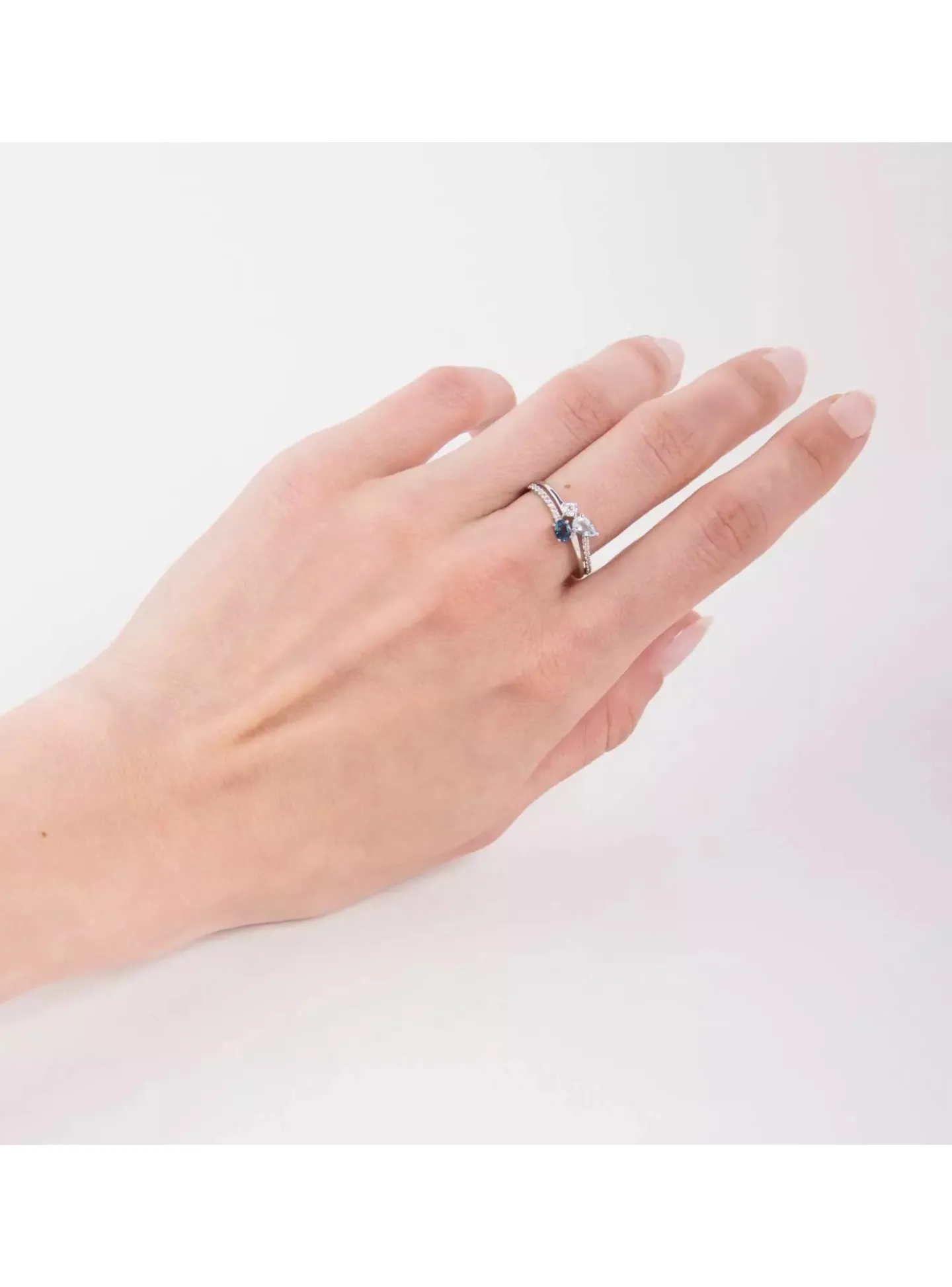 Bague topazes oxydes de zirconium or blanc 9 carats