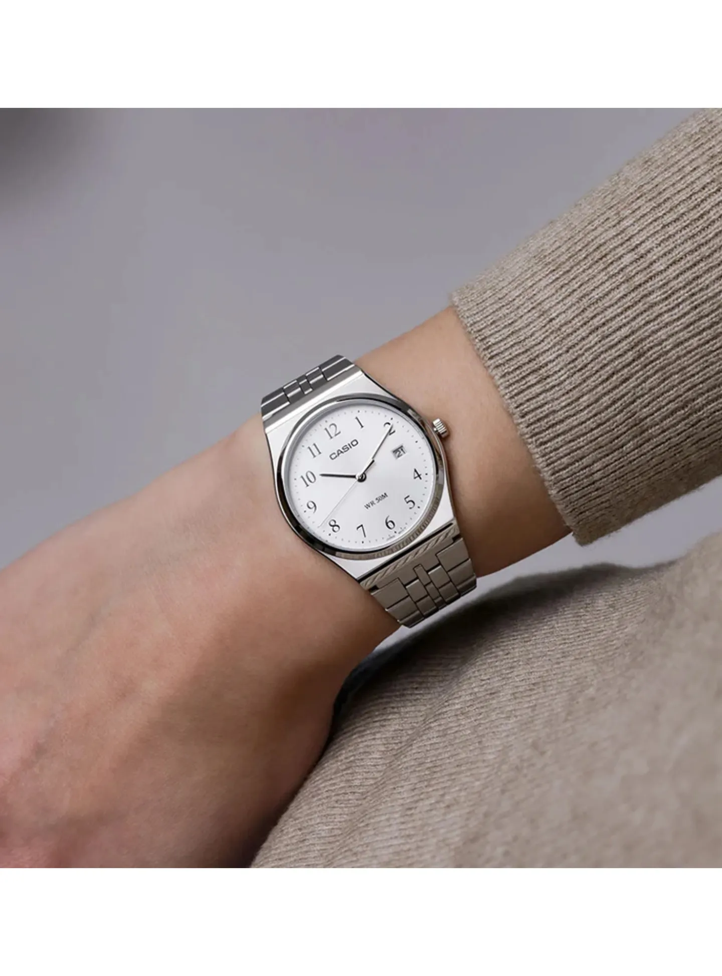 Montre Casio classique acier cadran blanc