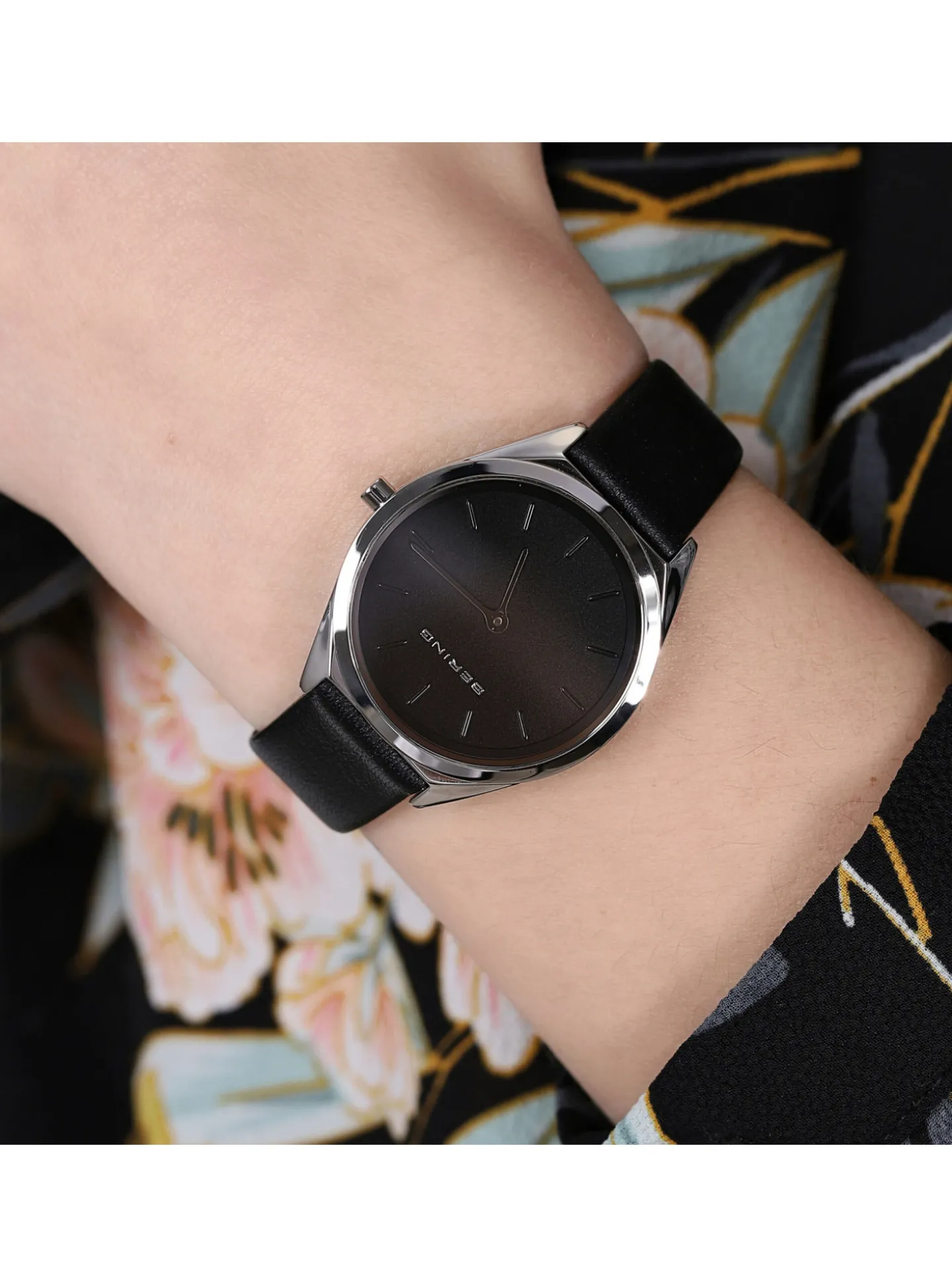 Montre femme Bering ultra slim cuir noir