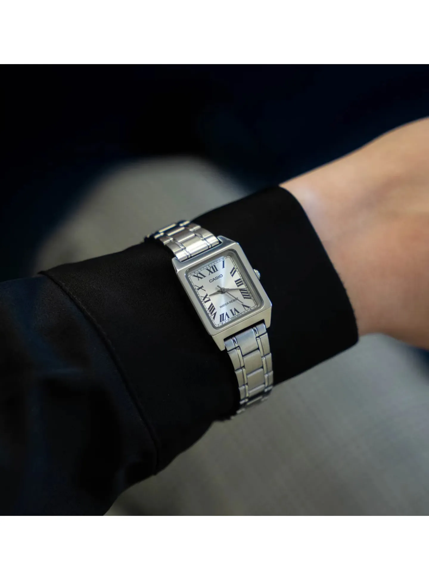 Montre femme Casio acier chiffres romains