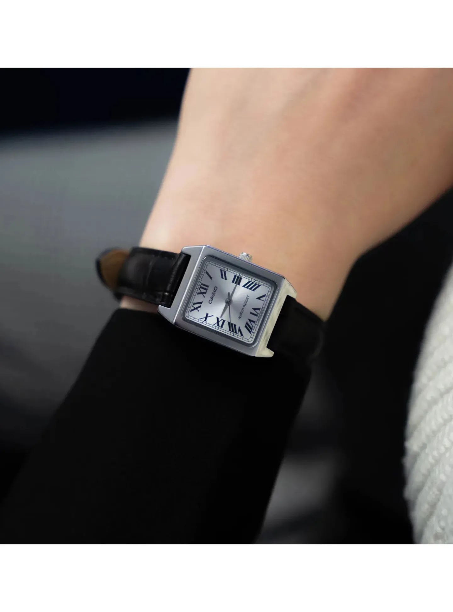 Montre femme Casio chiffres romains cuir noir